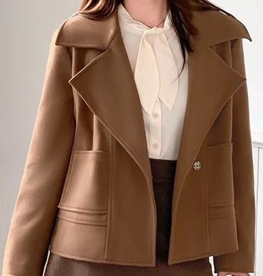 CCGIRL中大尺碼 俐落大翻領軟糯毛呢短版外套大衣